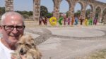 Me and Taco in front of the Nochistlán sign and the aqueduct