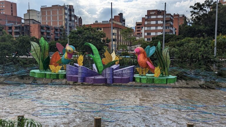 Medellín: Graffiti, walking, art, and shopping