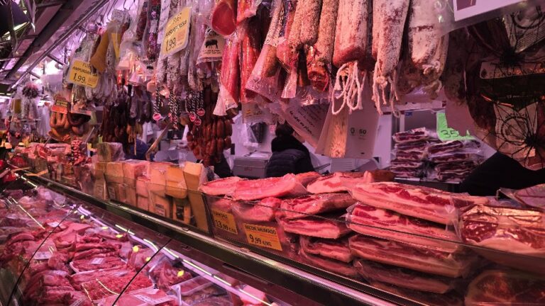 Barcelona: Architecture, food, art, music, history