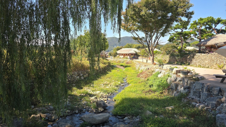 Oeam Village and Modern Art